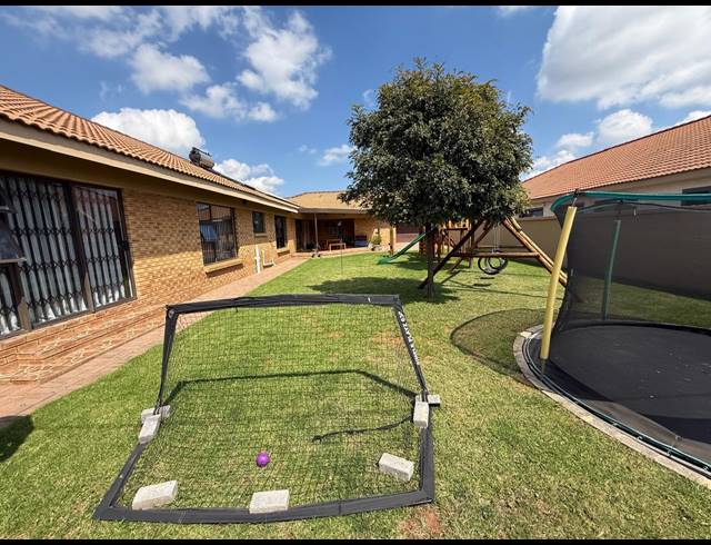 3 BEDROOM HOUSE FOR SALE IN VANDERBIJLPARK SE 8
